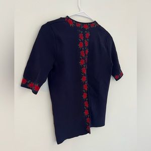 Club Monaco Navy Blue Knit shirt sleeve top with floral detailing, size XS